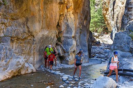 Trekking por la Garganta de Samaria, en Creta.