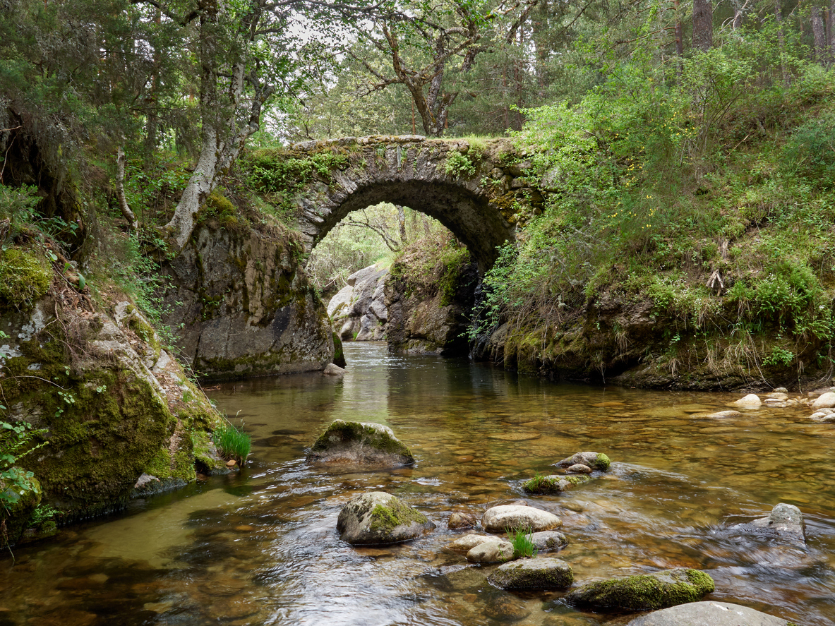 Puente de la Angostura en Rascafría, Madrid (© Istockphoto)