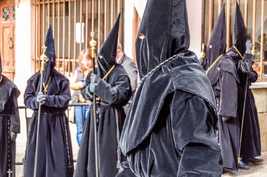 Nazarenos en la Semana Santa de Zamora